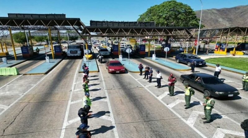 Más de 154 mil funcionarios de seguridad supervisan el retorno de los temporadistas