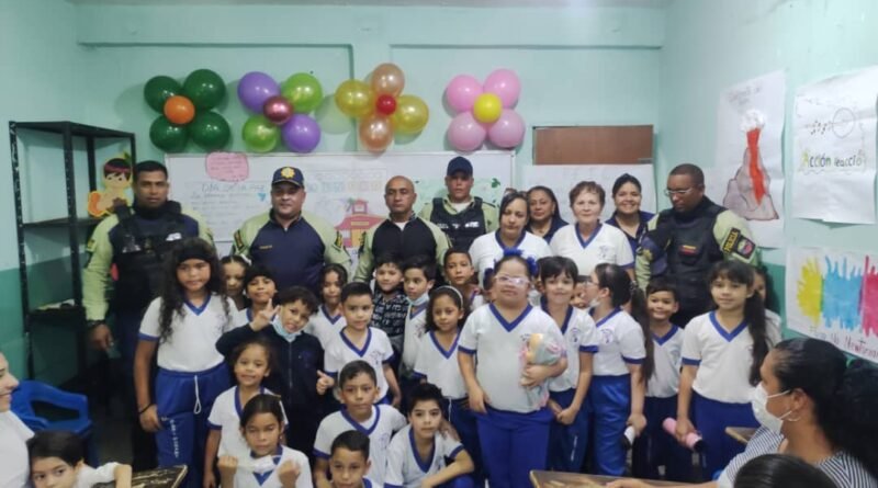 PoliLagunillas promovió la no violencia escolar sensibilizando a más de mil estudiantes