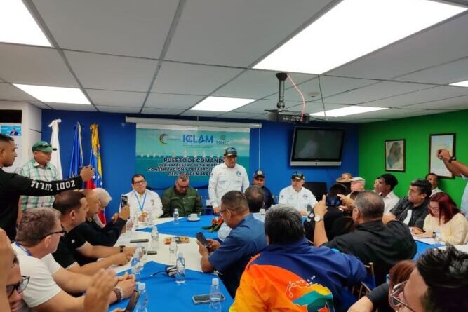 El Lago de Maracaibo, uno de los tesoros naturales de Venezuela, enfrenta una batalla crucial contra la contaminación, y los esfuerzos liderados por el General Castor Pérez Leal están dando frutos significativos. Desde julio del año pasado, más de 150 mil toneladas de basura y desechos sólidos han sido recolectados en el marco de operativos de limpieza sin precedentes.