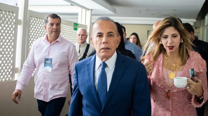 Un Nuevo Tiempo Renuncia a Candidatura de Manuel Rosales y Apoya a Edmundo González