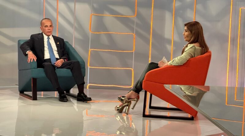 Rosales "Ir unidos es la única posibilidad de ganar. Es una irresponsabilidad dejar a Maduro solo en la cancha"