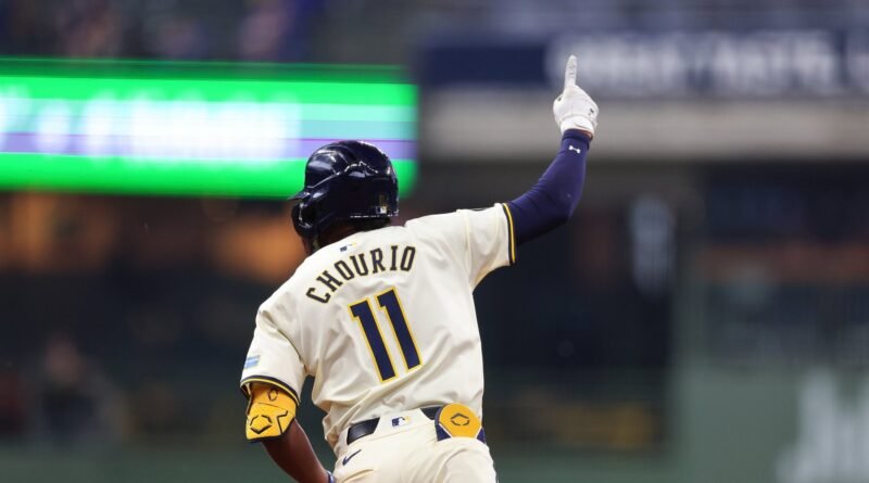 Jackson Chourio conecta su primer cuadrangular en las Grandes Ligas