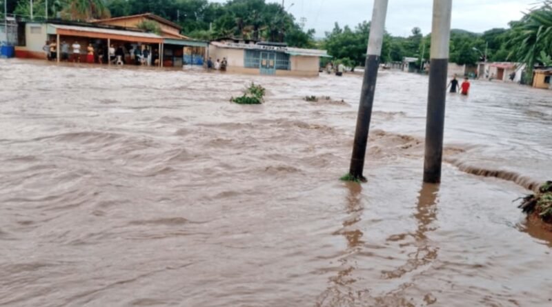 Evacúan Cumanacoa por alerta de nuevo desborde del río Manzanares