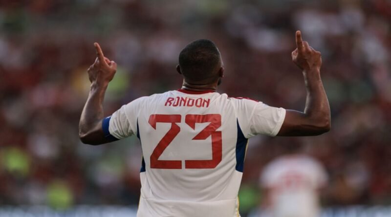 Rondón igualó el récord goleador de Dolgetta en la Copa América