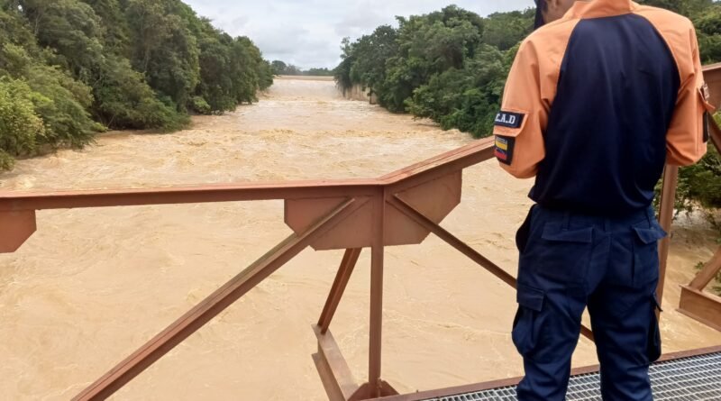 Protección Civil de Lagunillas en Alerta por Desbordamiento del Río Burro Negro