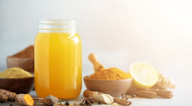 Beneficios de Tomar Cúrcuma con Jugo de Limón en Ayunas: Salud Digestiva y Más