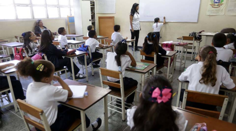 Padres denuncian altos costos en las matrículas de colegios privados en Venezuela