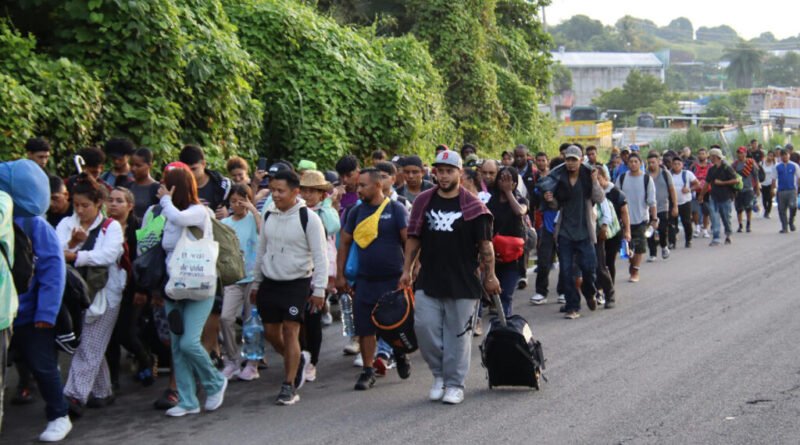 Migrantes venezolanos en el sur de México preparan nueva caravana hacia EEUU