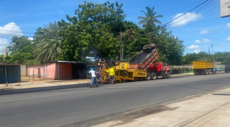 Avanzan los trabajos de asfaltado de la carretera "N"