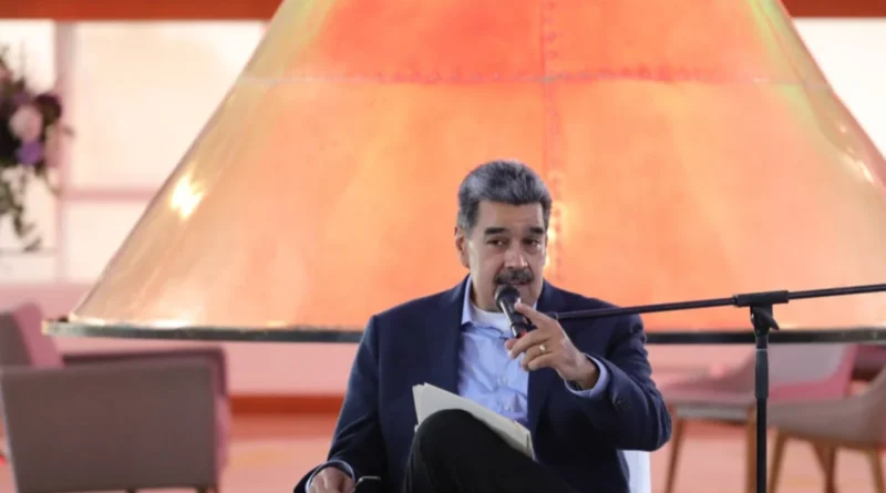 Maduro aprueba la creación de escuelas de turismo en siete estados