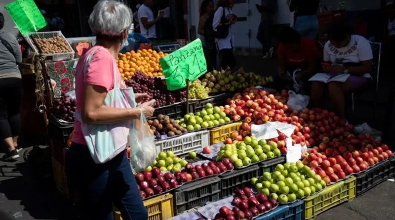 Docentes venezolanos necesitan 30 veces su sueldo para cubrir la canasta alimentaria