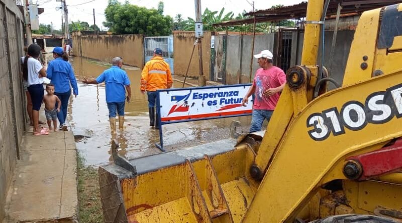 Gobernación del Zulia atiende situación de riesgo tras colapso de una vivienda en la parroquia Cristo de Aranza