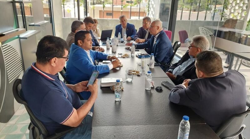 Alcaldes del Zulia viajarán a Caracas para gestionar financiamiento de Consejos Comunales