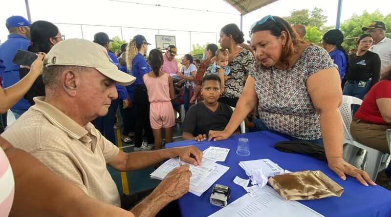 Alcalde José Mosquera benefició a 500 familias de la Nueva Lagunillas con jornada social