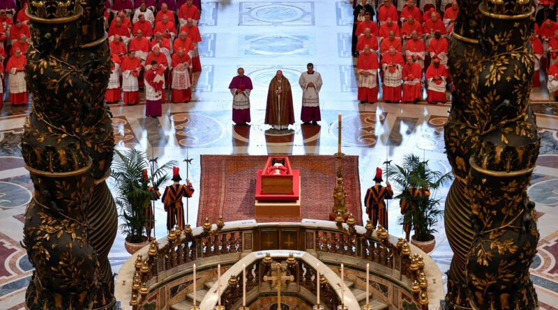 Miles de Fieles Rinden Último Adiós al Papa Francisco en la Basílica de San Pedro