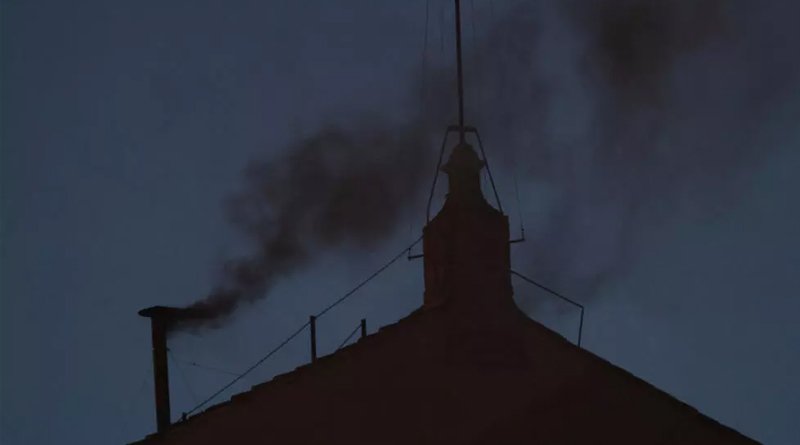 Humo negro en el Vaticano: sin acuerdo en la primera votación del cónclave