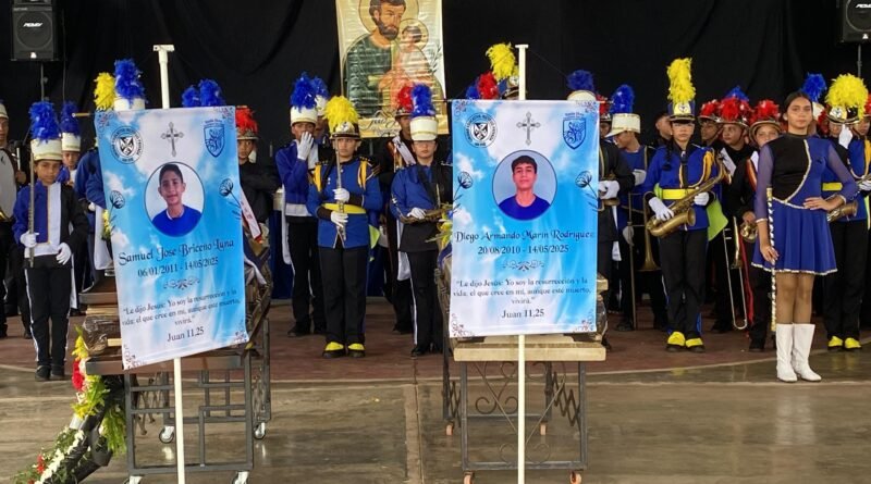 Instituto San José realiza acto solemne por fallecimiento de los estudiantes Diego y Samuel