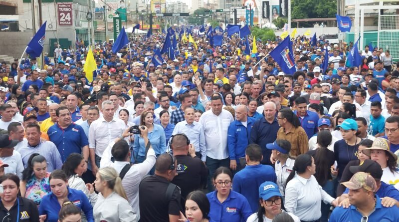Zulia desbordó la calle 72 en respaldo masivo a Manuel Rosales: “Lo que hay en el Zulia es una señal de fe, de amor democrático que se va a expandir el 25 de mayo”