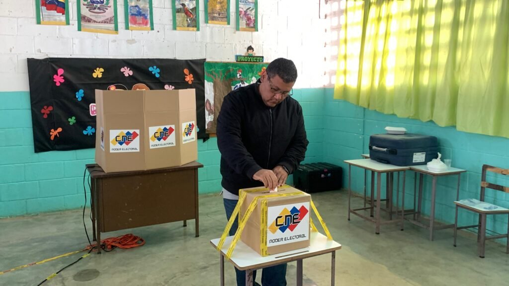 Albert González llama a ejercer la responsabilidad cívica en defensa del Zulia