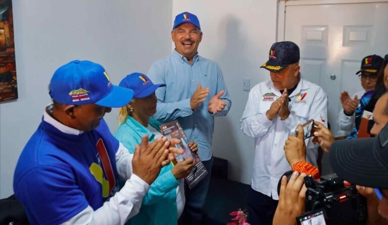 Entregan 64 apartamentos y 580 títulos de propiedad en el Zulia