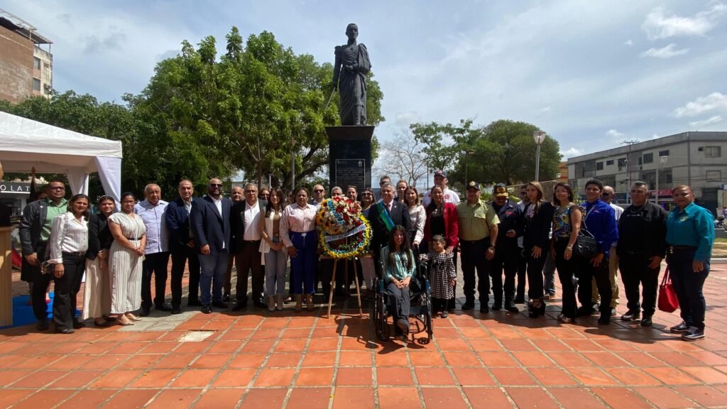 Lagunillas conmemora 214 años de Independencia con acto cívico en la plaza Bolívar