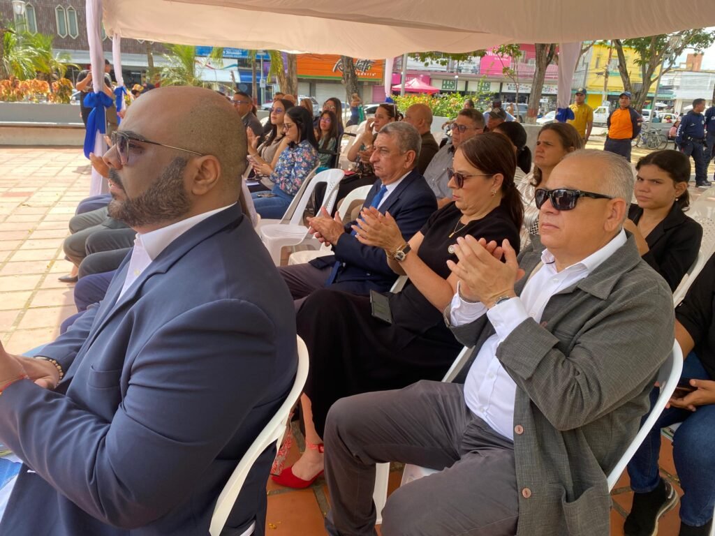 Lagunillas conmemora 214 años de Independencia con acto cívico en la plaza Bolívar