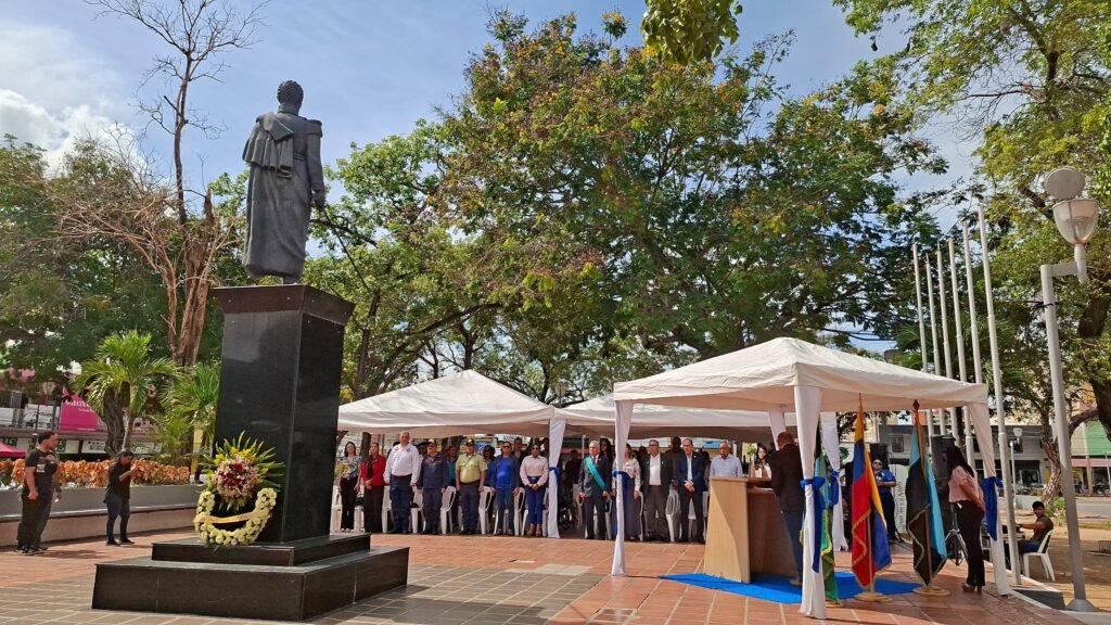 Lagunillas conmemora 214 años de Independencia con acto cívico en la plaza Bolívar