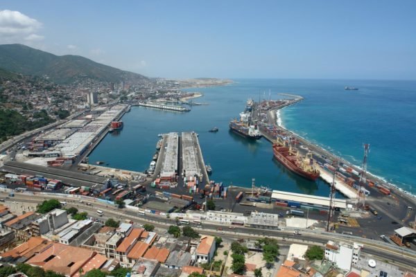 Venezuela e Irán inician producción de fibra óptica con planta en La Guaira