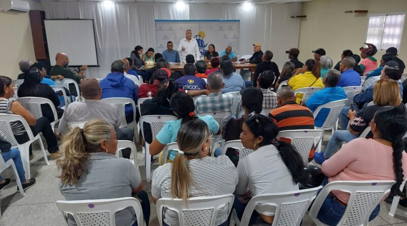 Alcalde Mosquera en reunión con consejos comunales: "seguimos juntos impulsando el progreso de Lagunillas"