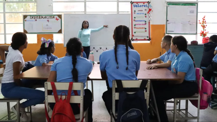 Piden adecuar el currículum escolar ante fallas del sistema educativo venezolano