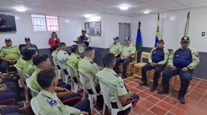 35 nuevos funcionarios juramentados en PoliLagunillas para reforzar la seguridad ciudadana