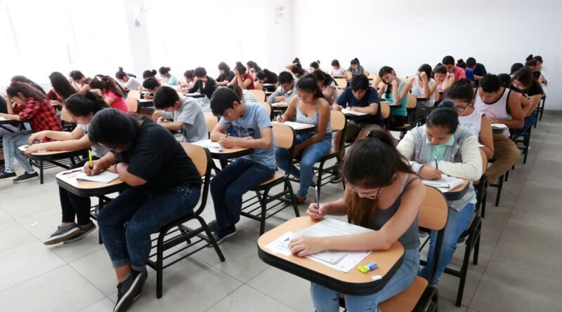Más de 424 mil jóvenes se postularon para estudiar en universidades de Venezuela
