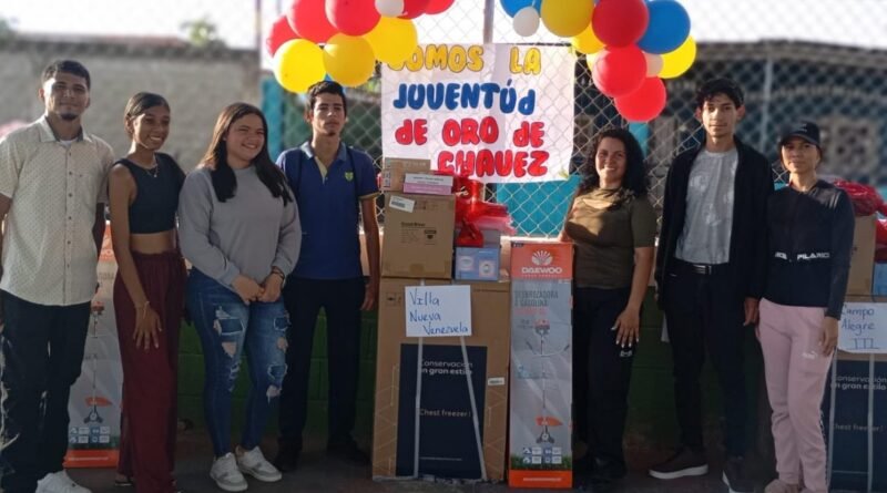 Consejo Comunal en Lagunillas entrega equipos a emprendedores tras consulta juvenil 2025