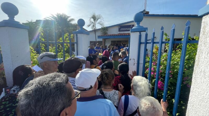 Atención ciudadana en Lagunillas: 560 personas asistidas en el despacho del alcalde en septiembre