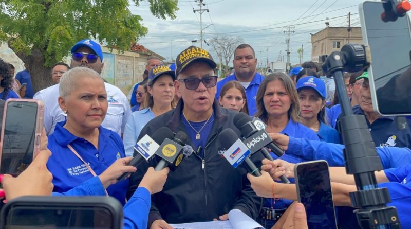 Alcalde Mosquera inicia asfaltado en la urbanización Nueva Venezuela con apoyo del FCI