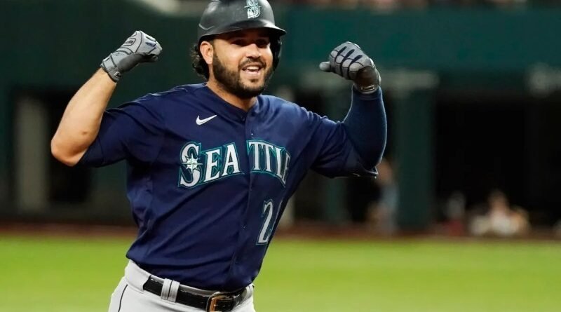 Eugenio Suárez gana el Premio Luis Aparicio 2025