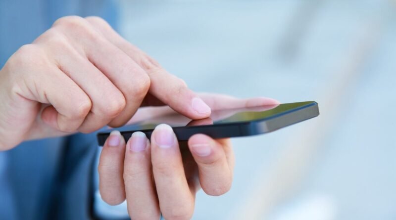 Uso del celular supera 70 días al año y redefine estrategias de mercadeo digital