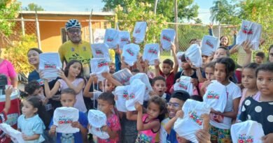 Fundación Pequeñas Sonrisas dotó a 187 niños con útiles escolares en Lagunillas