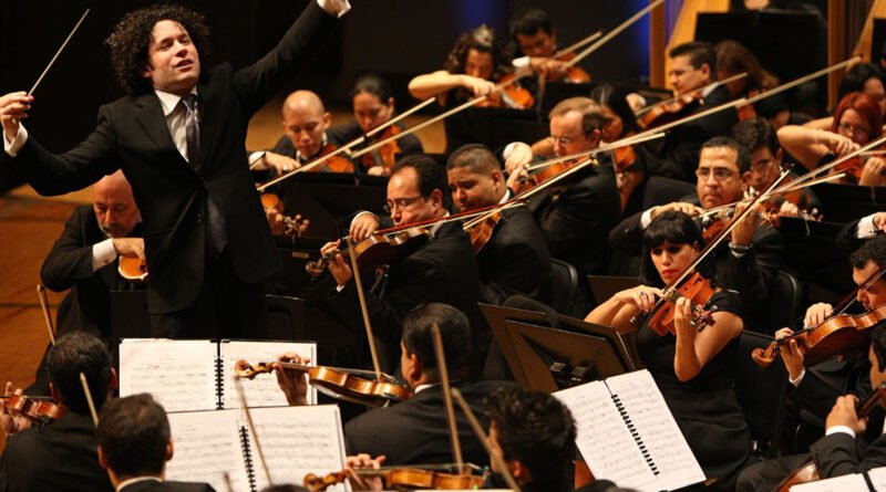 Gustavo Dudamel aplaza su gira en España por restricciones aéreas en Venezuela