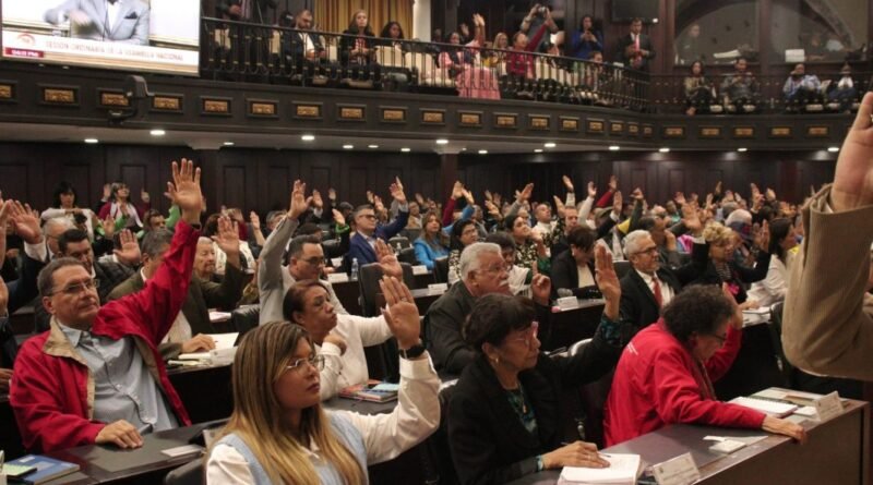 Parlamento aprueba en primera discusión tres leyes económicas propuestas por Delcy Rodríguez