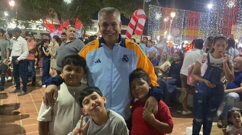 Alcalde José Mosquera recibe el 2026 con espectáculo musical en Plaza Bolívar de Lagunillas