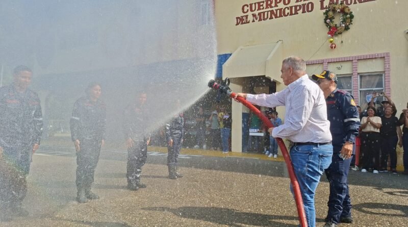 Alcalde José Mosquera encabezó el Bautizo de 15 nuevos efectivos del Cuerpo de Bomberos