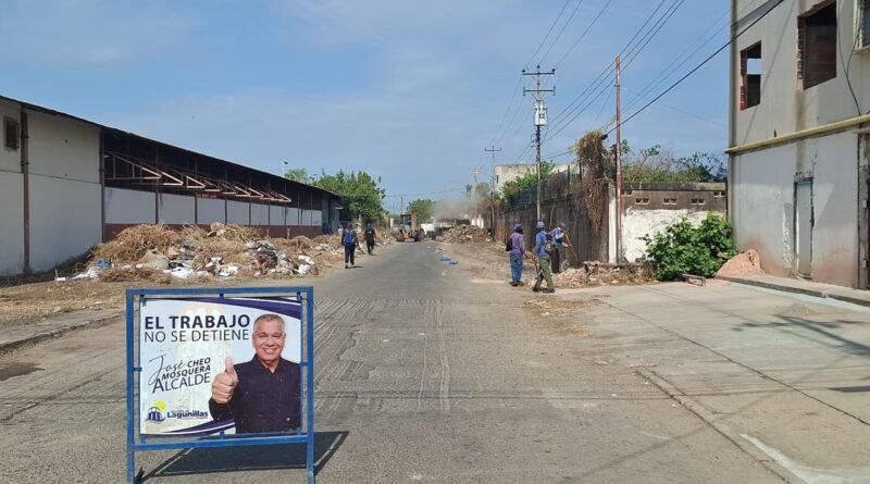 Más de 40 toneladas de desechos retiradas en operativo de Sedemaul en la calle Caracas