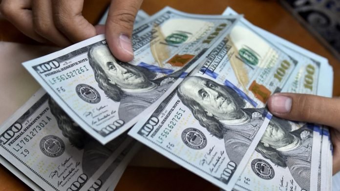 Venezuela apuesta a los petrodólares para estabilizar el dólar y frenar la escalada de precios