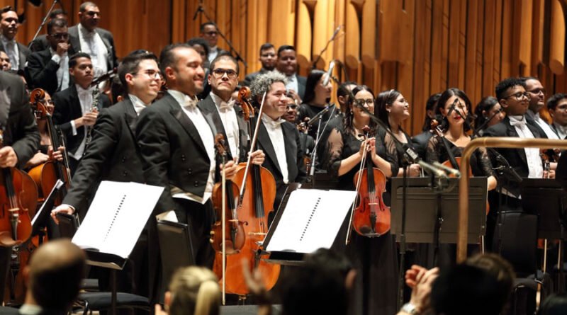 Orquesta Sinfónica Simón Bolívar hace historia con su primera nominación al Grammy
