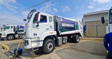 Alcalde José Mosquera fortalece el aseo urbano en Lagunillas con cinco nuevos camiones compactadores