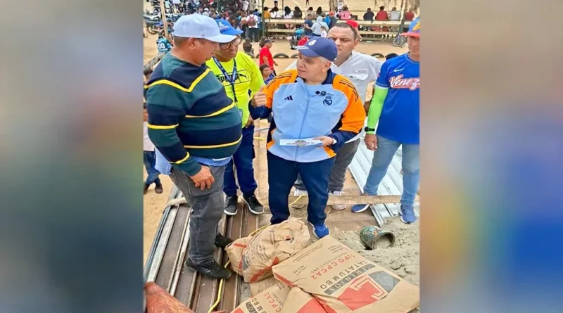 Alcalde José Mosquera entrega materiales para tribuna del estadio “Amable Amado Prieto” en Lagunillas