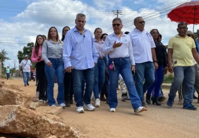 José Mosquera supervisa mantenimiento de red de gas en Nueva Lagunillas para beneficiar a más de mil familias