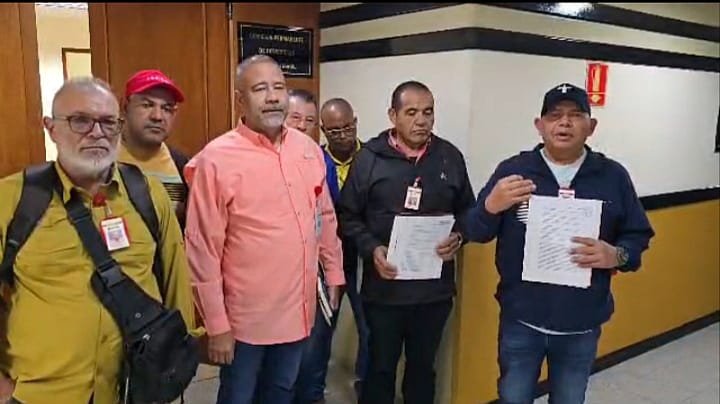 Sindicatos petroleros del Zulia consignan ante la Asamblea Nacional casos de trabajadores despedidos