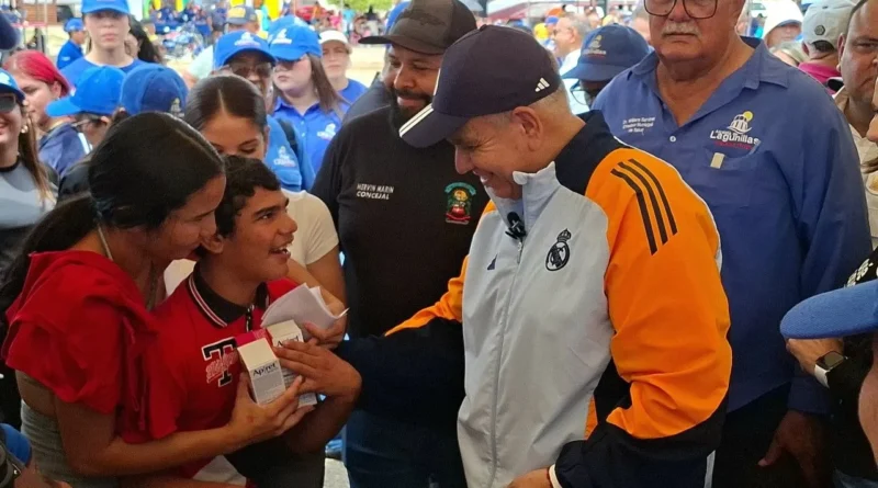 Más de 1200 personas atendidas en jornada social integral en Fabricio Ojeda de Lagunillas